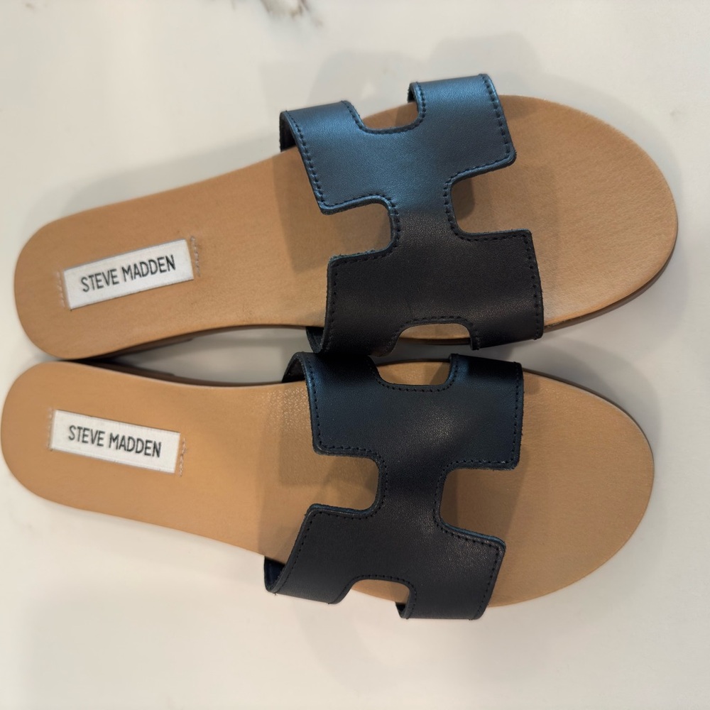 Steve Madden Black and Tan Slide Sandals